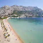 Pirates' Bay - *
