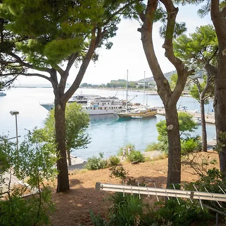 Pirates' Bay - * Omis
