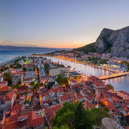 Pirates' Bay - * Omis